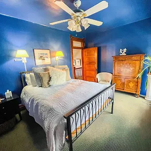 https://off-broadway-b-b.seedenverhotels.com